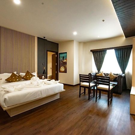 The Royal Palace Hotel 400703 Navi Mumbai Eksteriør bilde