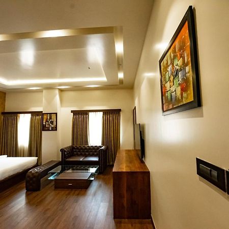 The Royal Palace Hotel 400703 Navi Mumbai Eksteriør bilde