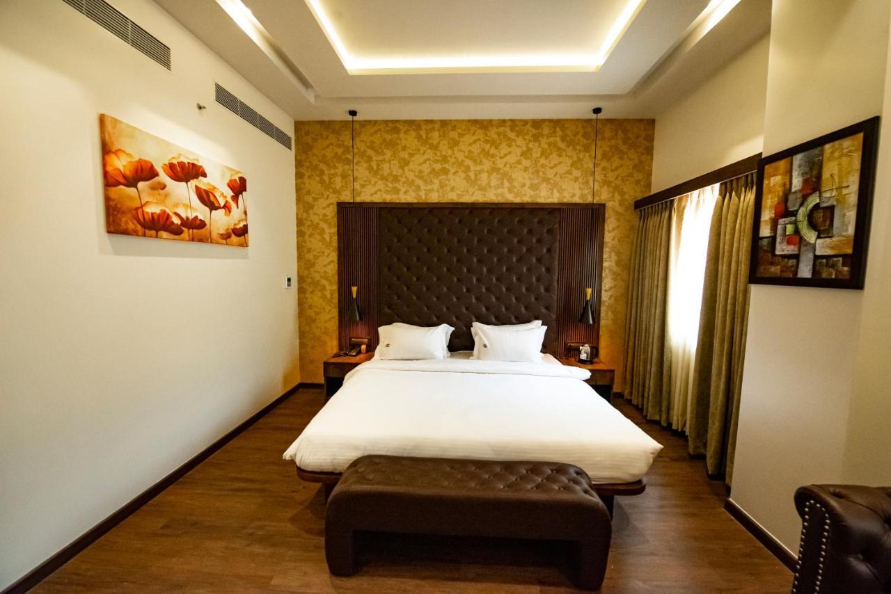 The Royal Palace Hotel 400703 Navi Mumbai Eksteriør bilde