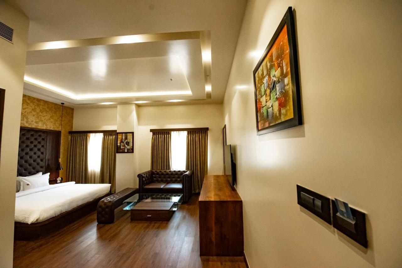 The Royal Palace Hotel 400703 Navi Mumbai Eksteriør bilde