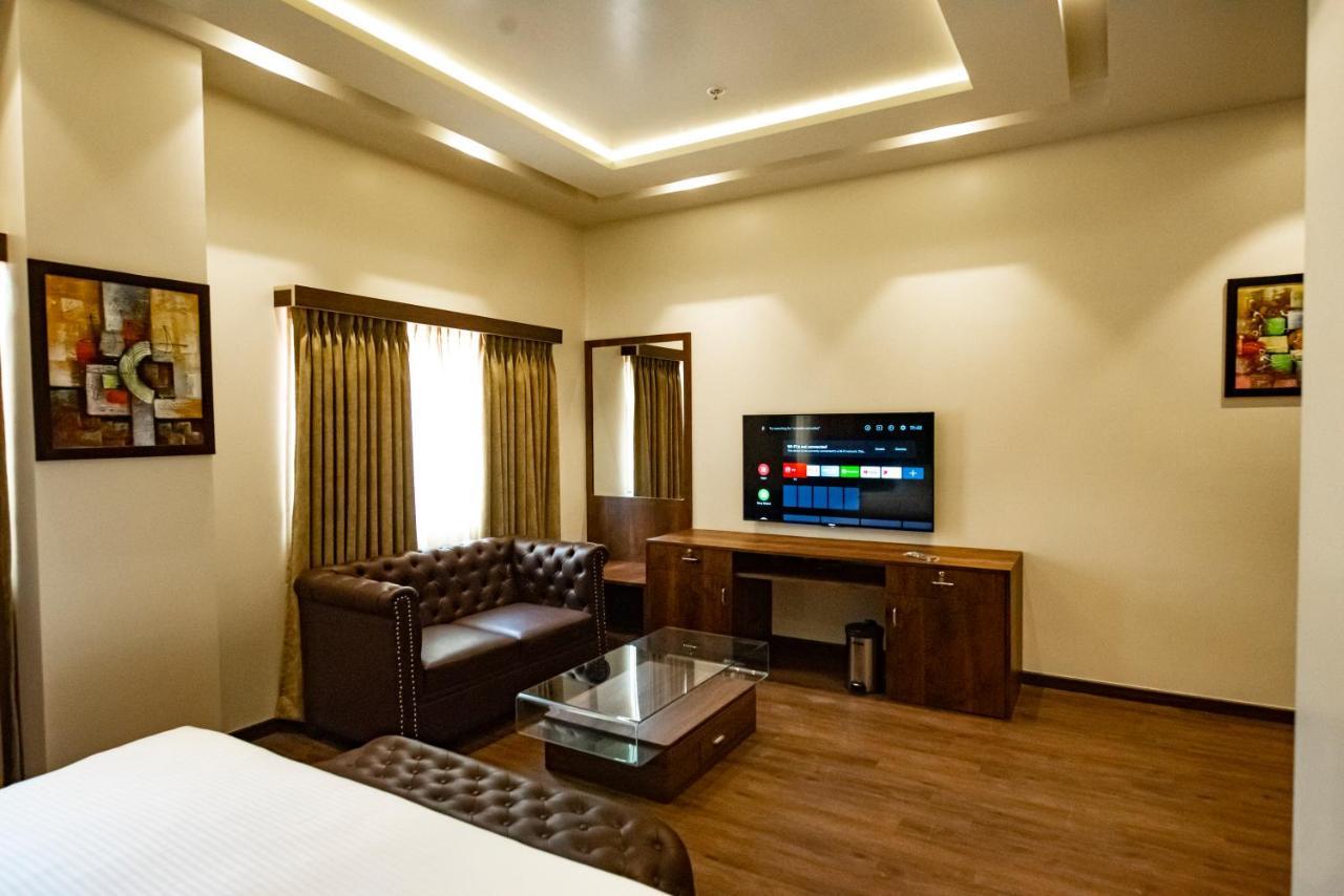 The Royal Palace Hotel 400703 Navi Mumbai Eksteriør bilde